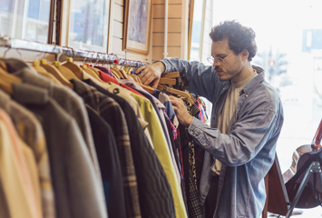 Regeringen måste samla branschens aktörer i frågan om textilavfall