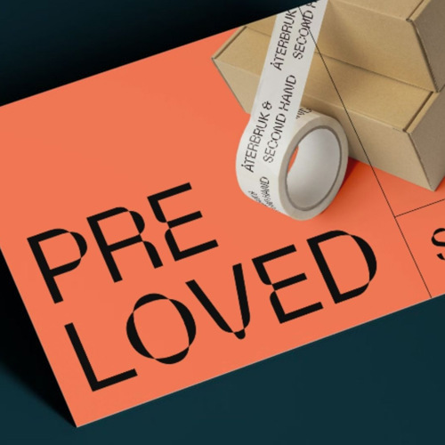 Ett paket med en tejprulle på.